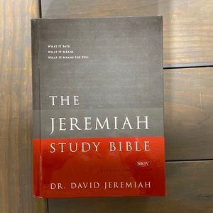 The Jeremiah study Bible. (678/3)